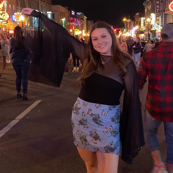 Bell Sleeve Mesh Onesie - Picture 6 of 6